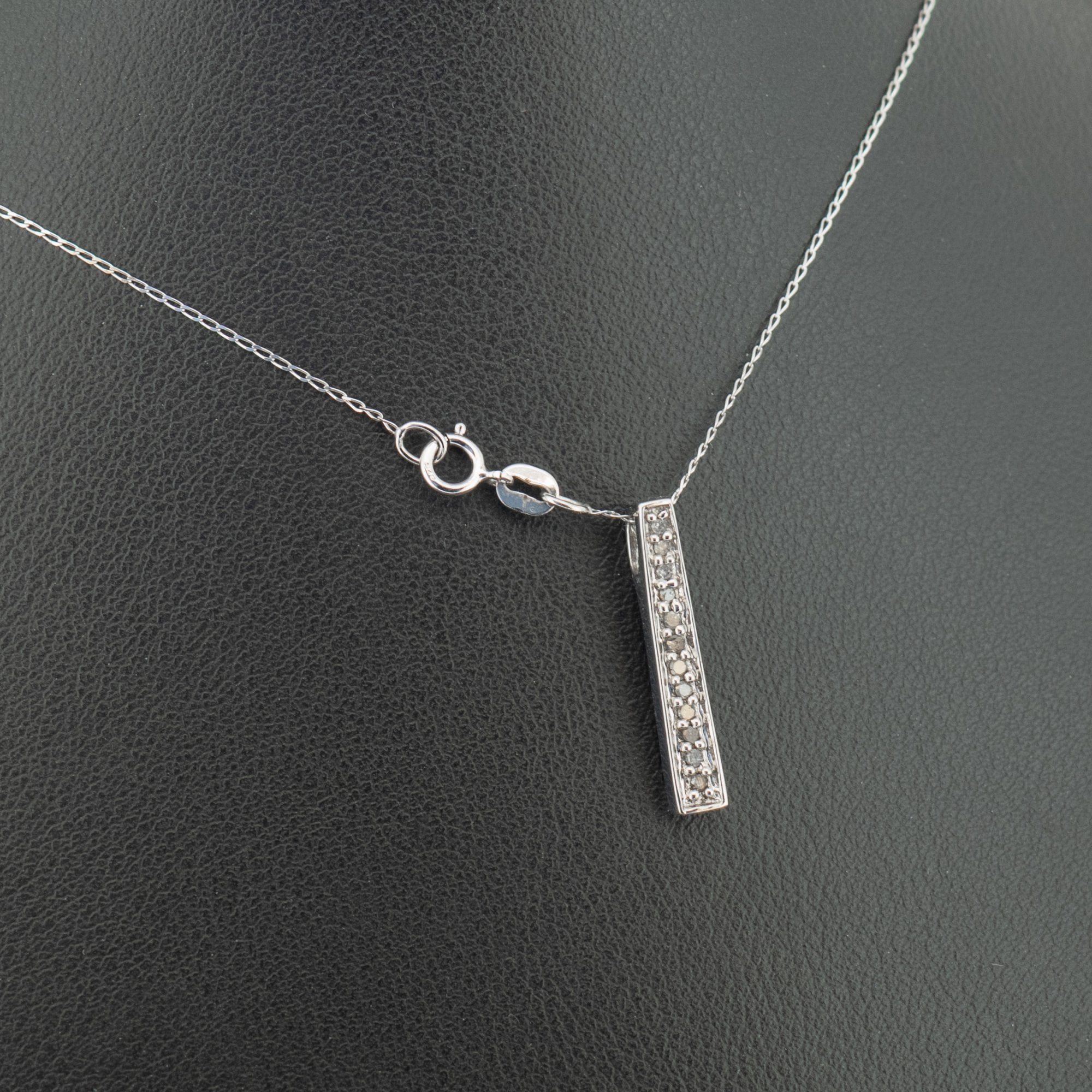 9ct White Gold 17 Inch Diamond Bar Pendant Necklace 1.5g