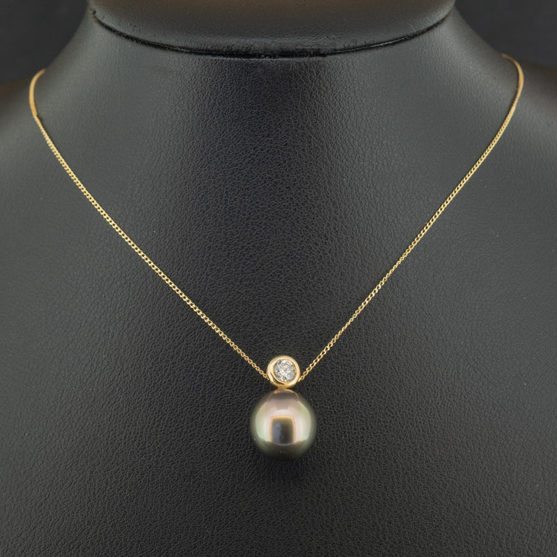 18ct Yellow Gold South Sea Pearl Diamond Pendant 18inch Necklace 3.3g