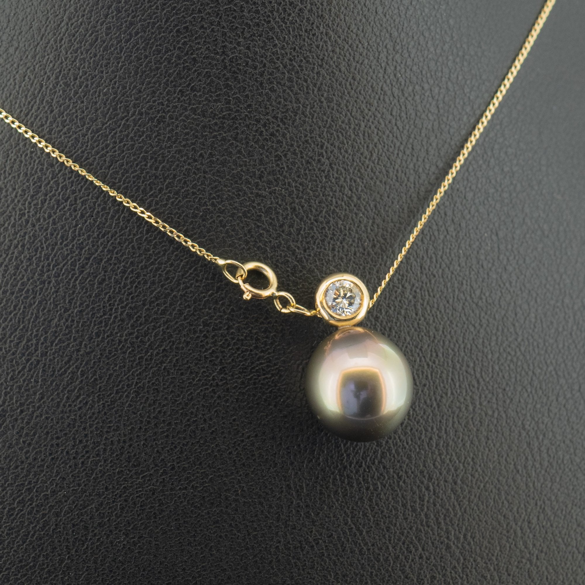 18ct Yellow Gold South Sea Pearl Diamond Pendant 18inch Necklace 3.3g