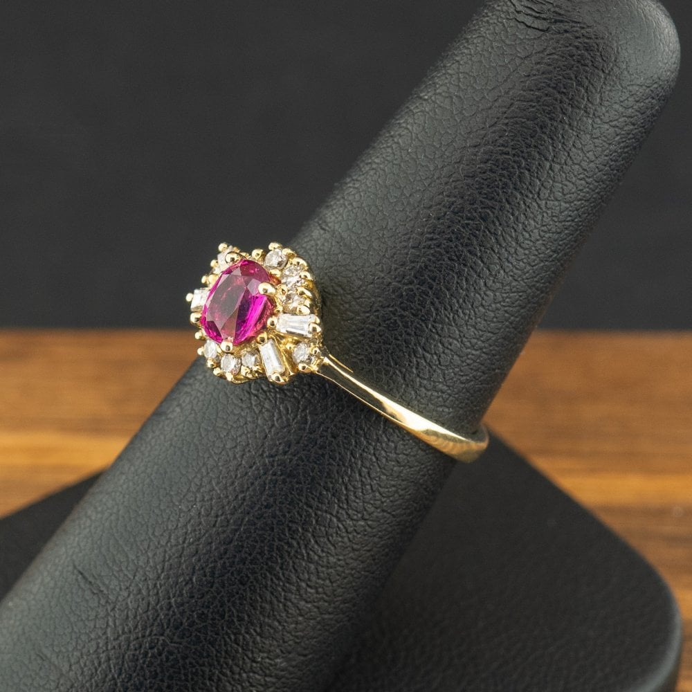 18ct Yellow Gold Ruby & Diamond Cluster Ring Size M 3.0g