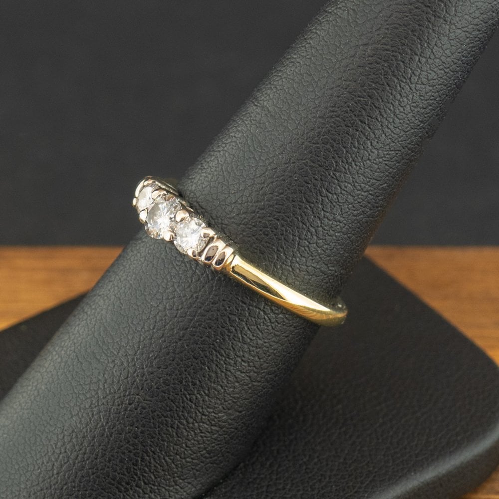 18ct Yellow Gold 0.30ct Diamond Trilogy Ring Size O 3.4g