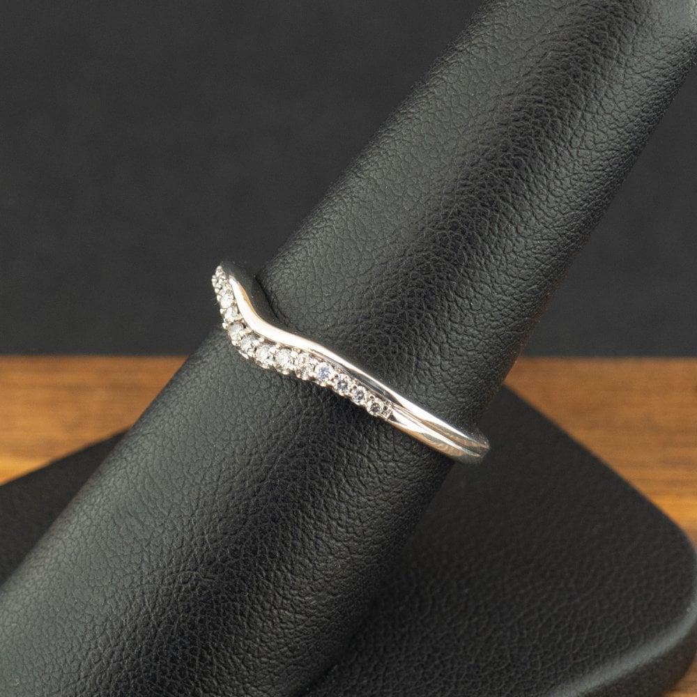 18ct White Gold 0.10ct Diamond Wishbone Ring Size O 2.9g