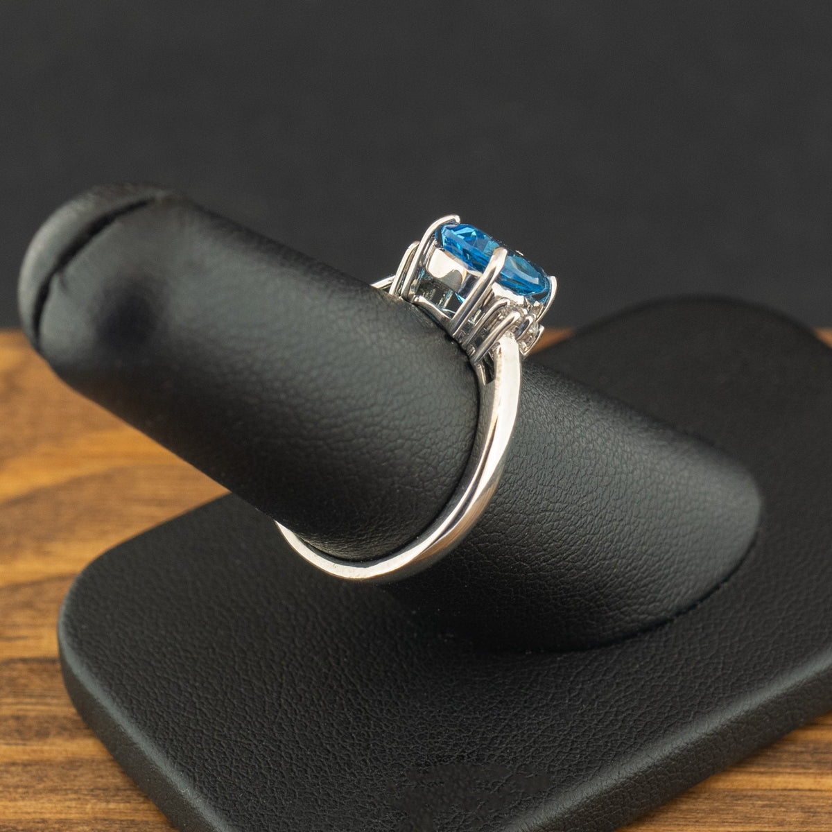 9ct White Gold Topaz and White Sapphire Ring Size N 3.2gg