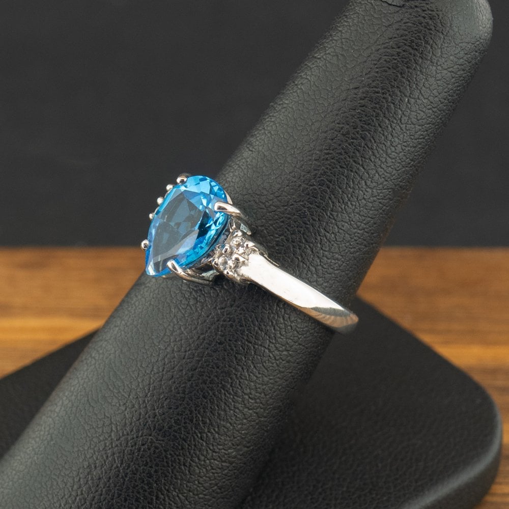 9ct White Gold Topaz and White Sapphire Ring Size N 3.2gg