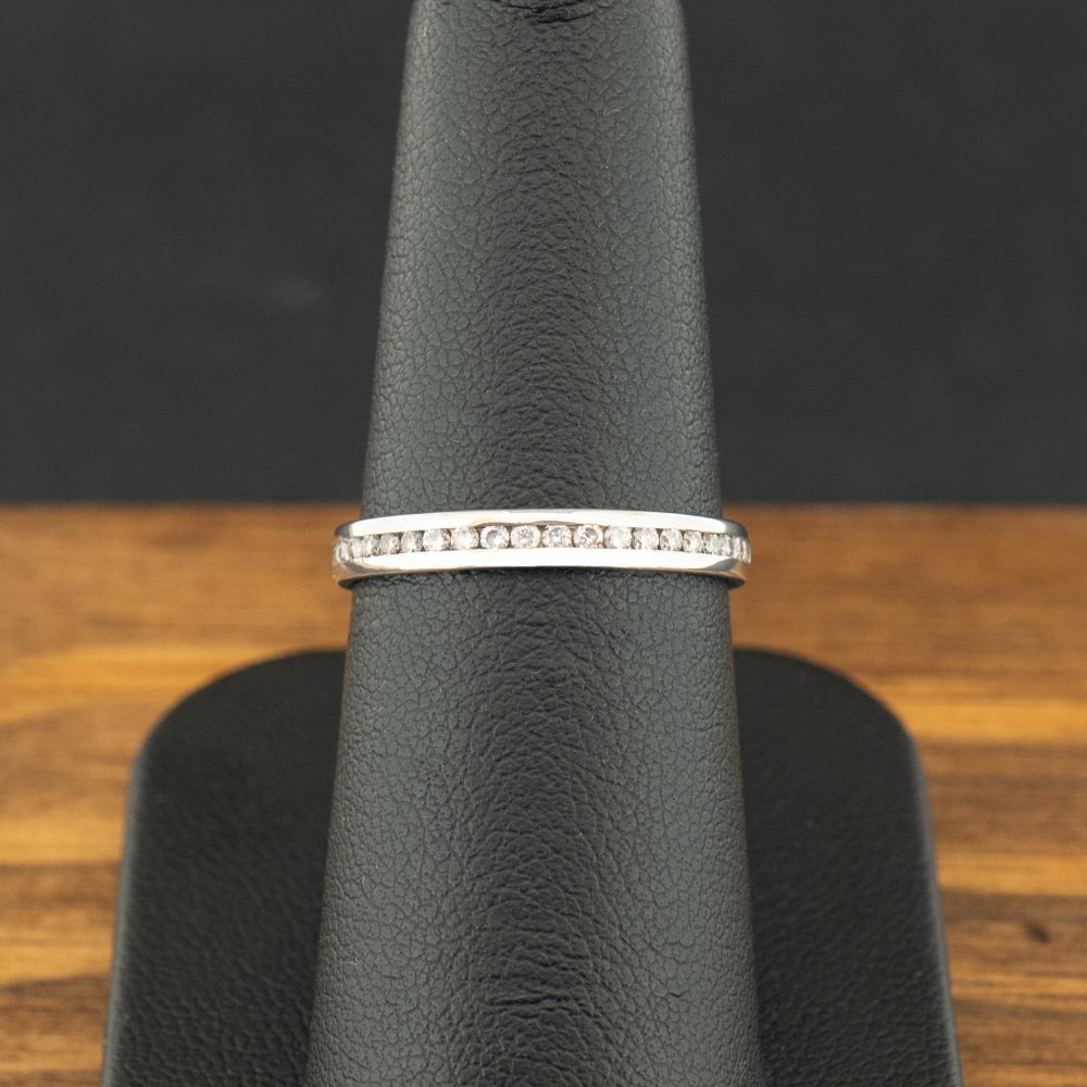 18ct White Gold 0.1ct Diamond Half Eternity Ring Size M 2.0g