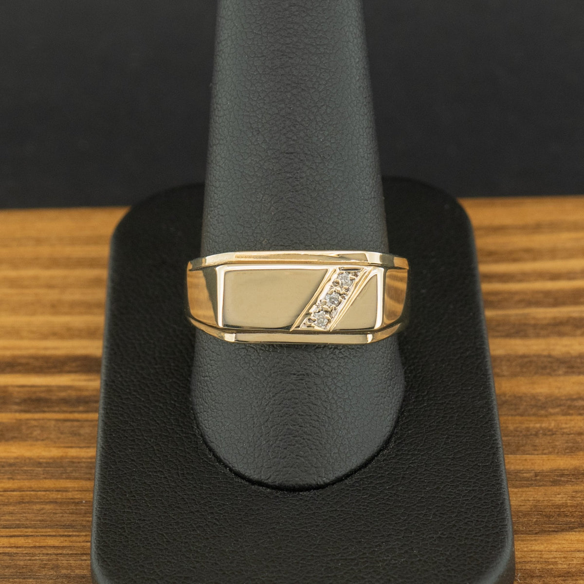 9ct Yellow Gold Diamond Rectangle Signet Ring Size V 6.1g