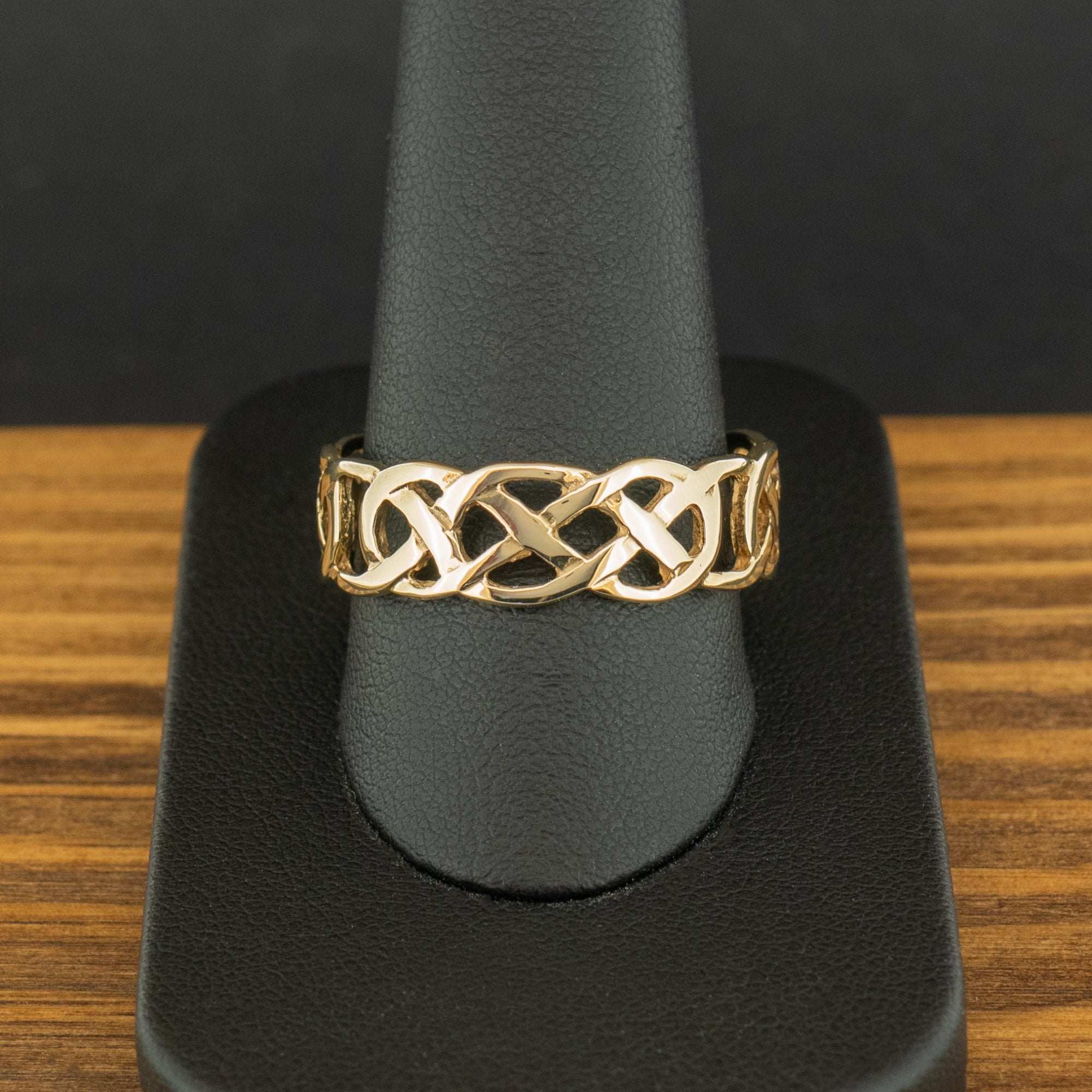 9ct Yellow Gold Celtic Knot Band Ring Size Y 3.4g