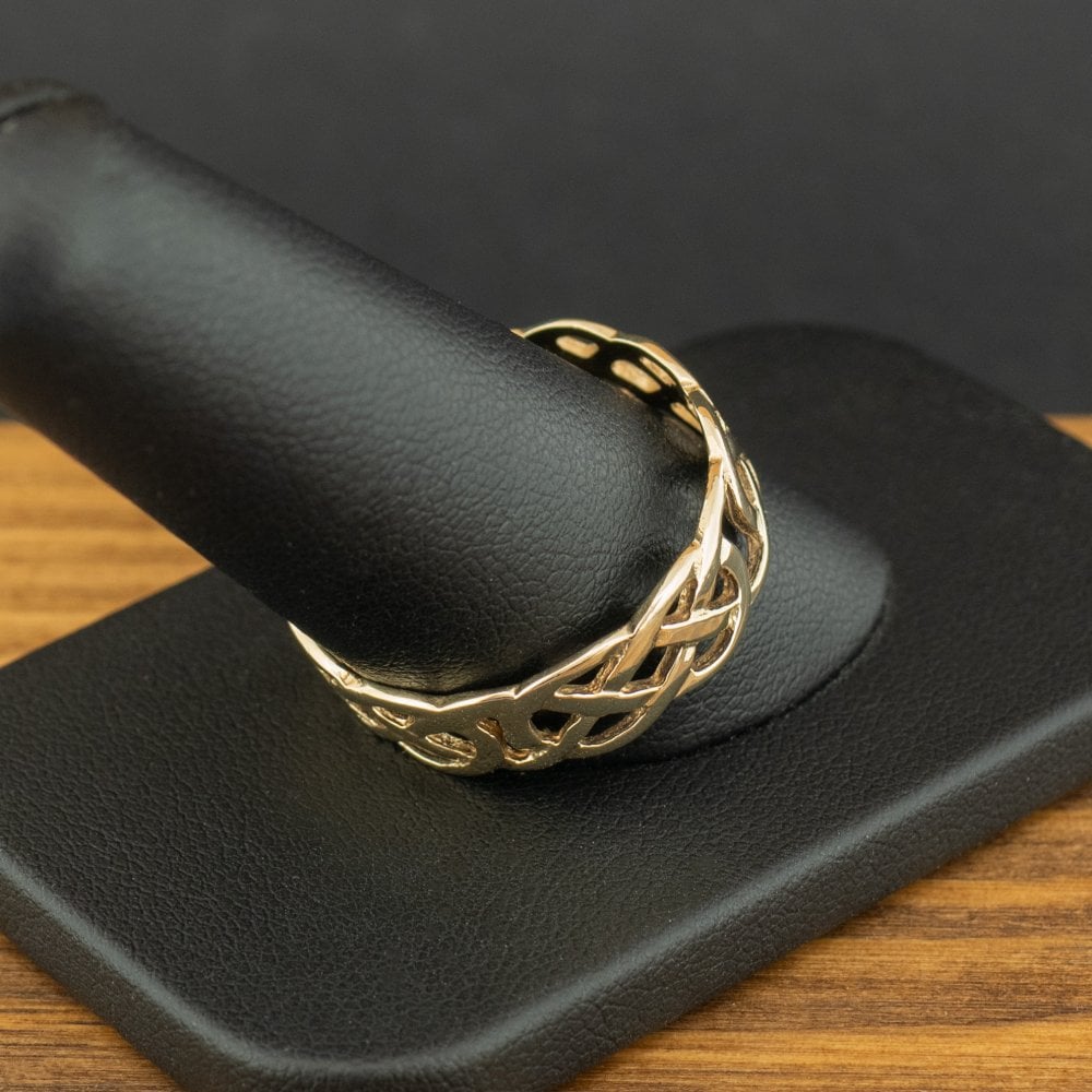 9ct Yellow Gold Celtic Knot Band Ring Size Y 3.4g