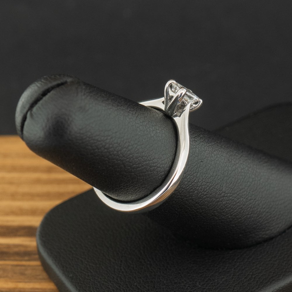 18ct White Gold 0.5ct Diamond Ring Size L 3.8g
