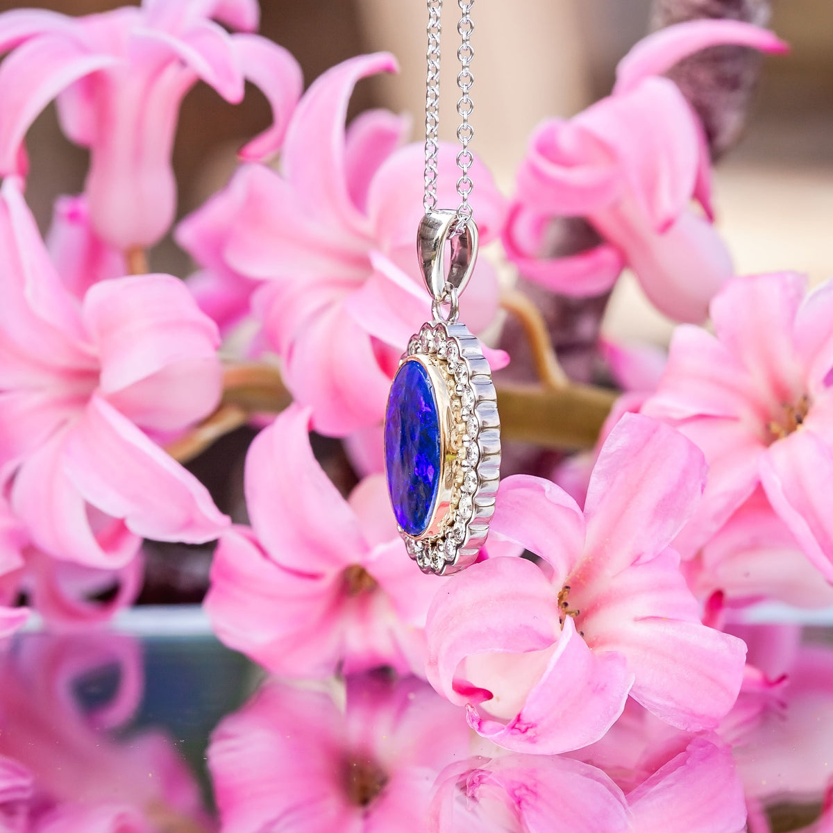 A side view of the Australian Opal Pendant.