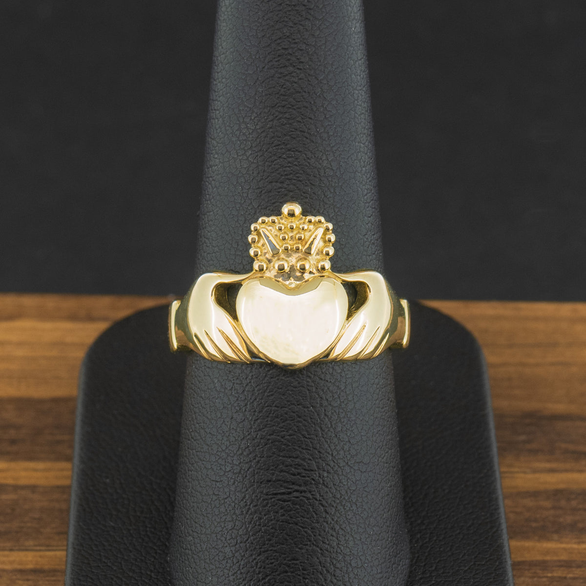 9ct Yellow Gold Claddagh Ring Size  O 1/2 2.7g