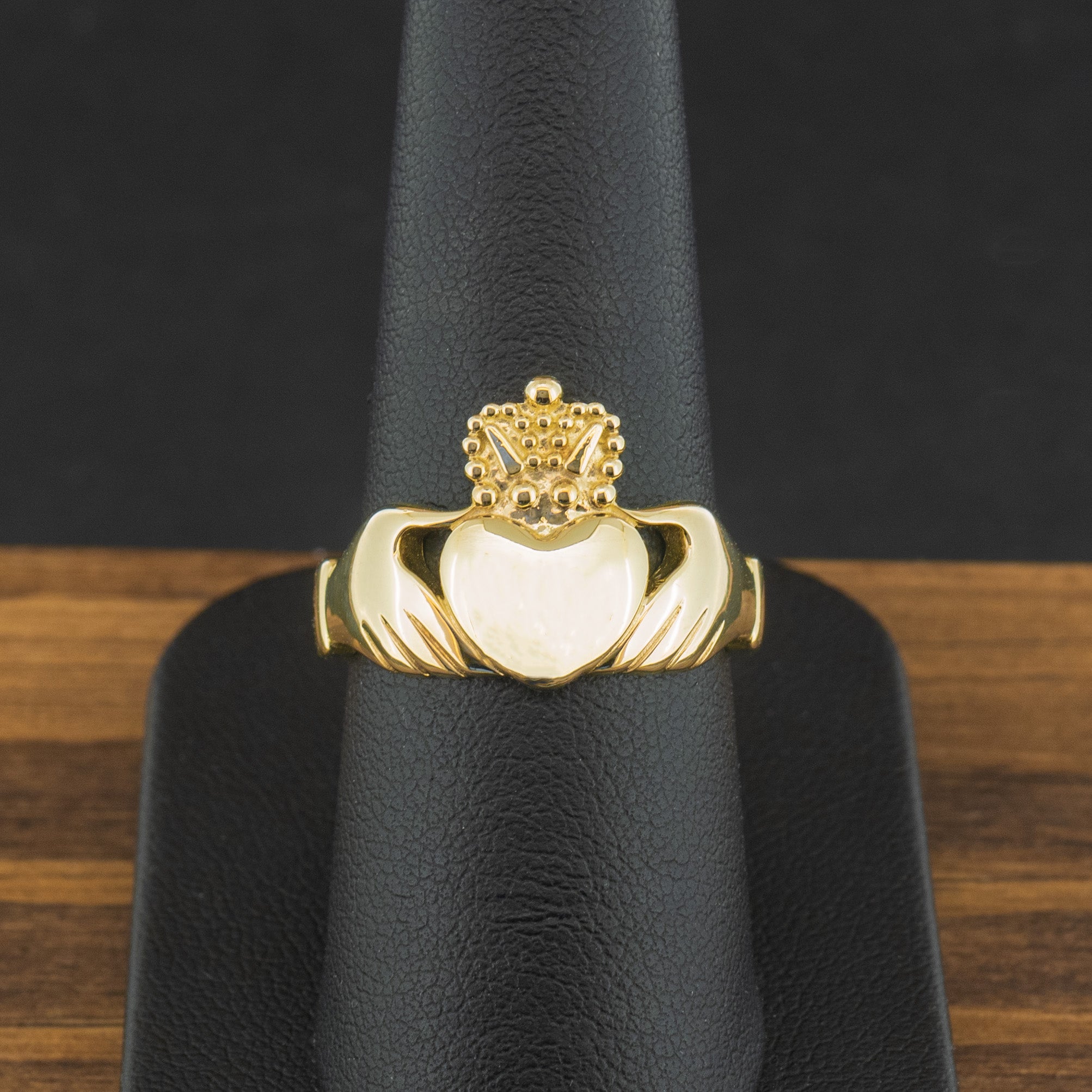 9ct Yellow Gold Claddagh Ring Size  O 1/2 2.7g