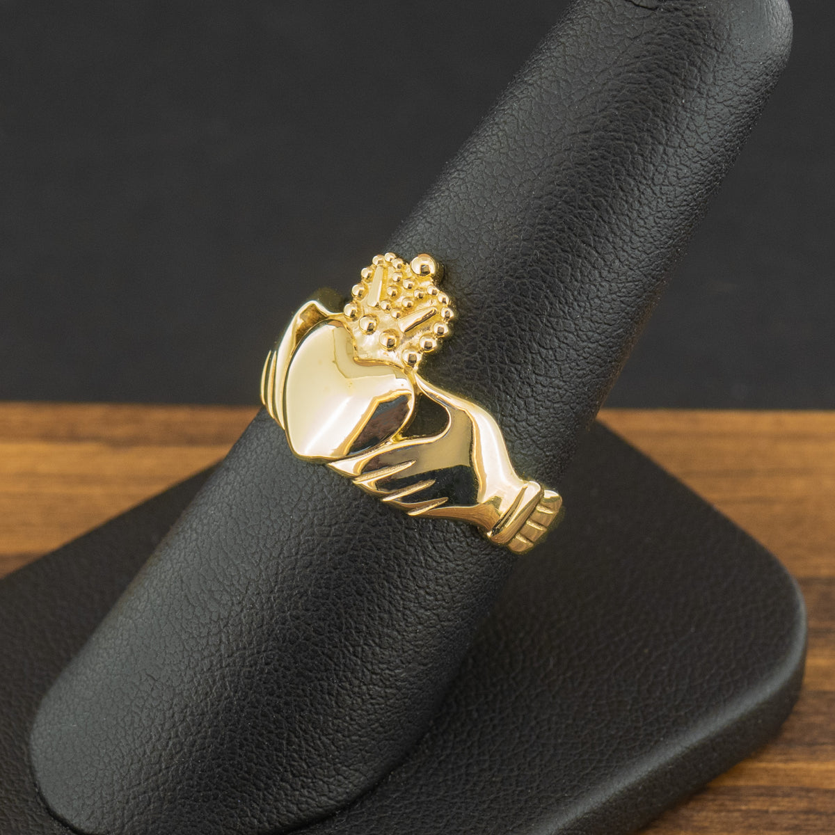 9ct Yellow Gold Claddagh Ring Size  O 1/2 2.7g