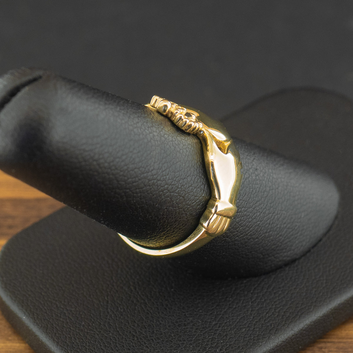 9ct Yellow Gold Claddagh Ring Size  O 1/2 2.7g