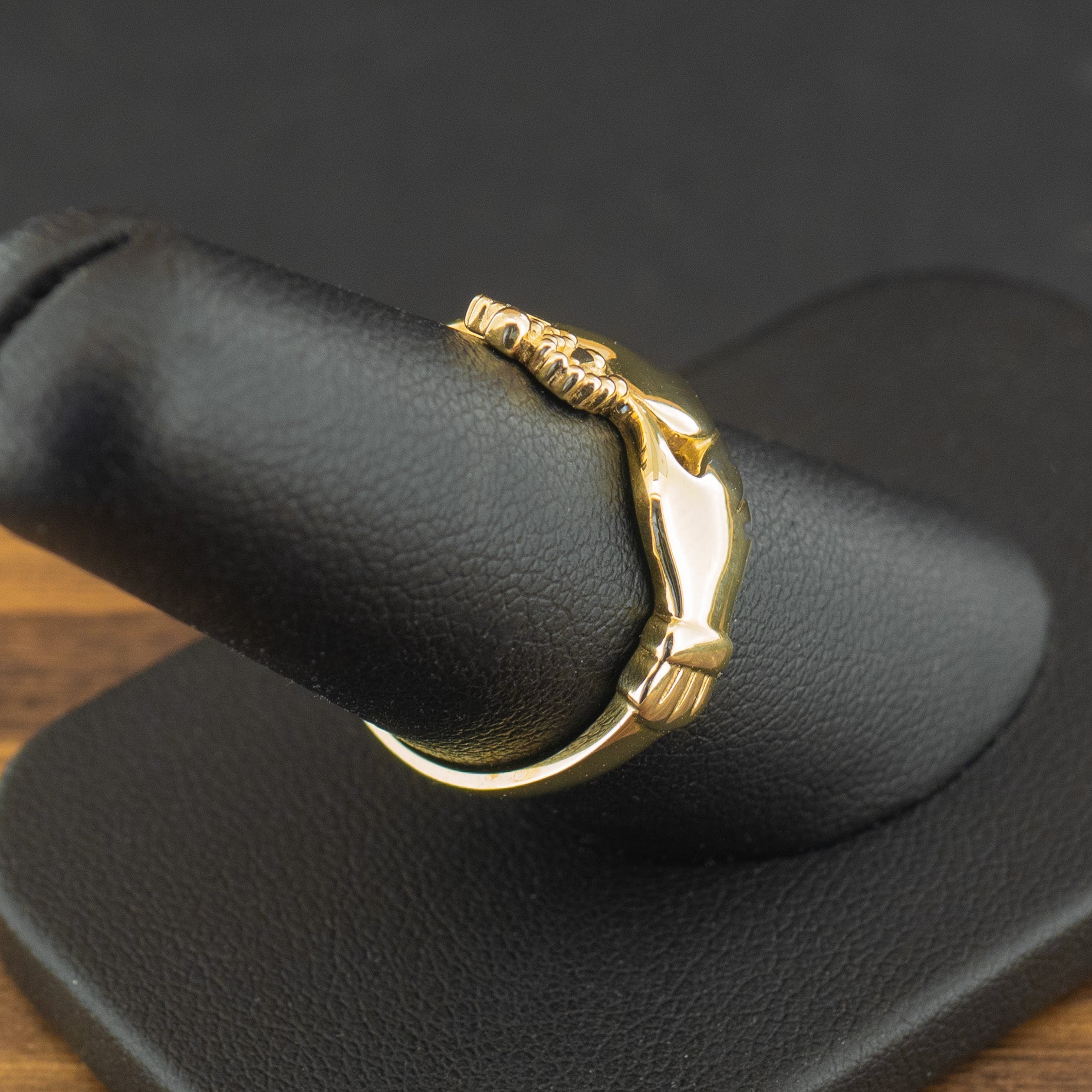 9ct Yellow Gold Claddagh Ring Size  O 1/2 2.7g