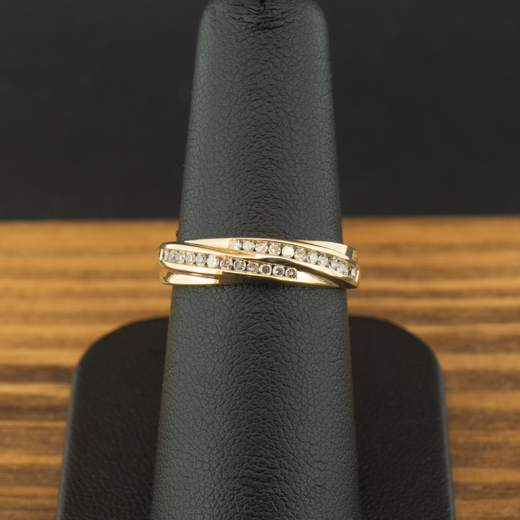 18ct Yellow Gold 0.2ct Diamond Crossover Ring 3.4g Size M