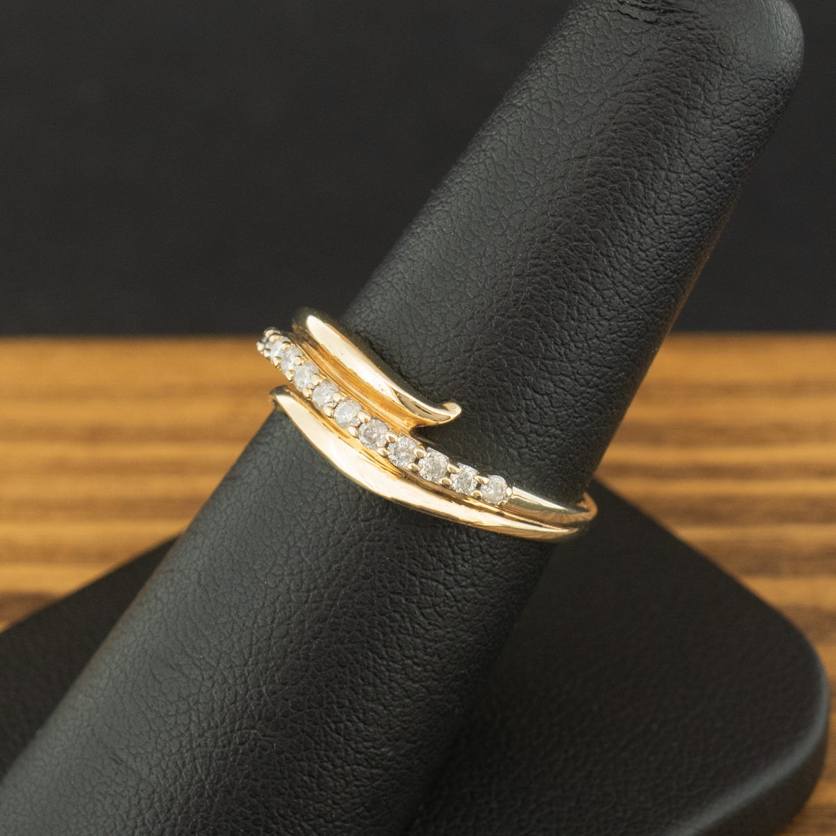 9ct Yellow Gold 0.19ct Diamond Twist Ring Size N 2.7g