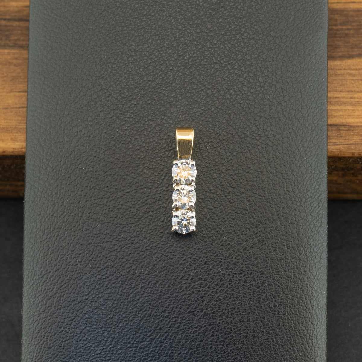18ct Two Tone Diamond Trilogy Pendant 1.4g