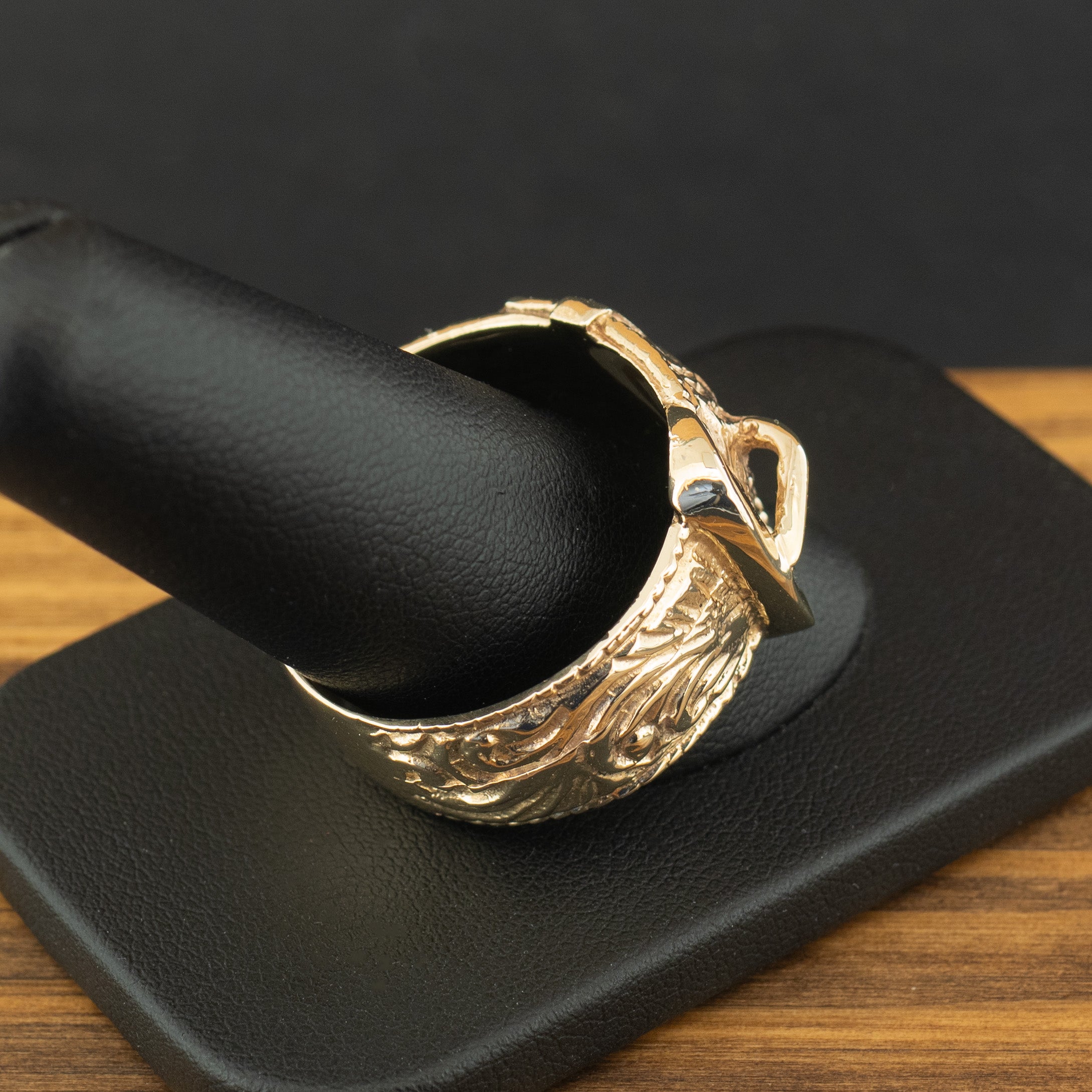 9ct Yellow Gold Buckle Ring Size Z+4 1/2 16.8g
