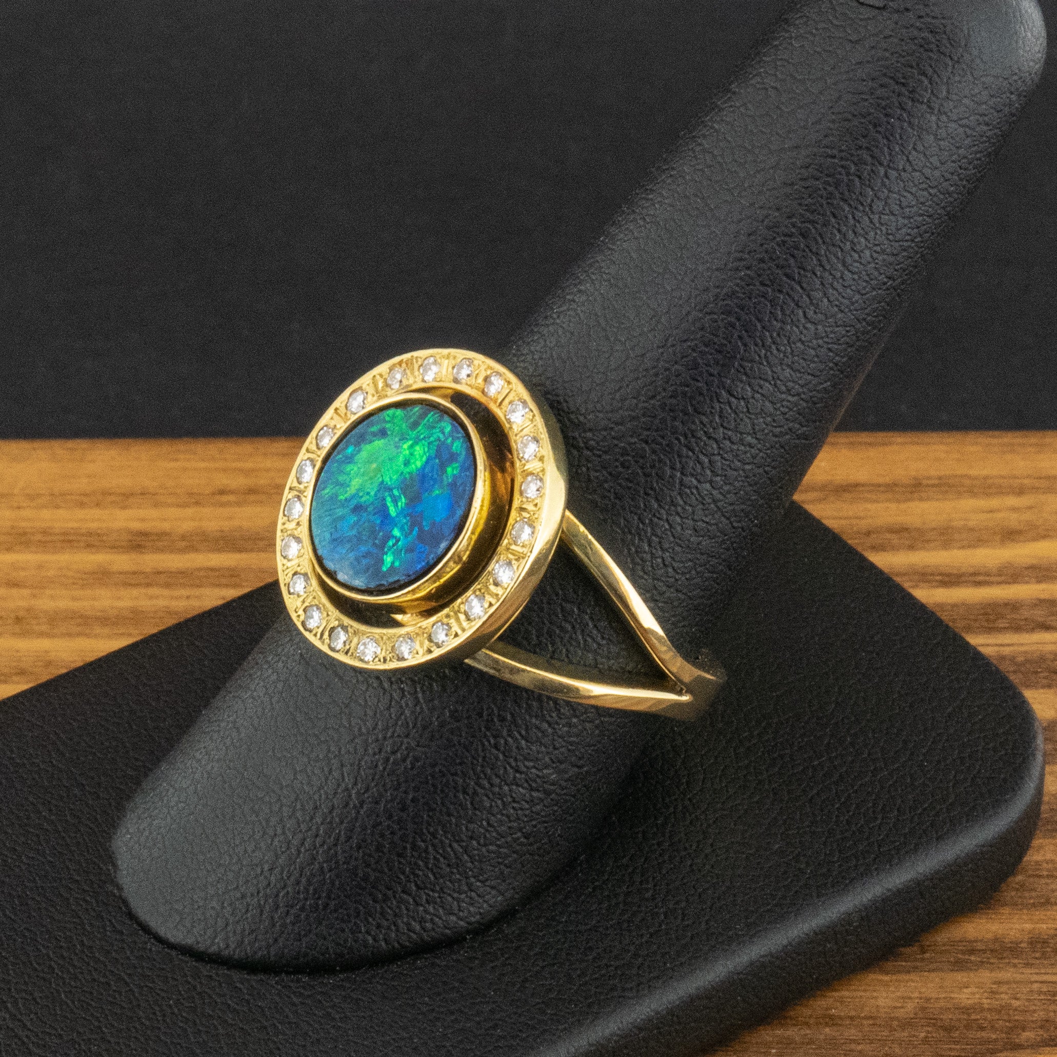 18ct Yellow Gold Opal & Diamond Ring Size R 9.5g