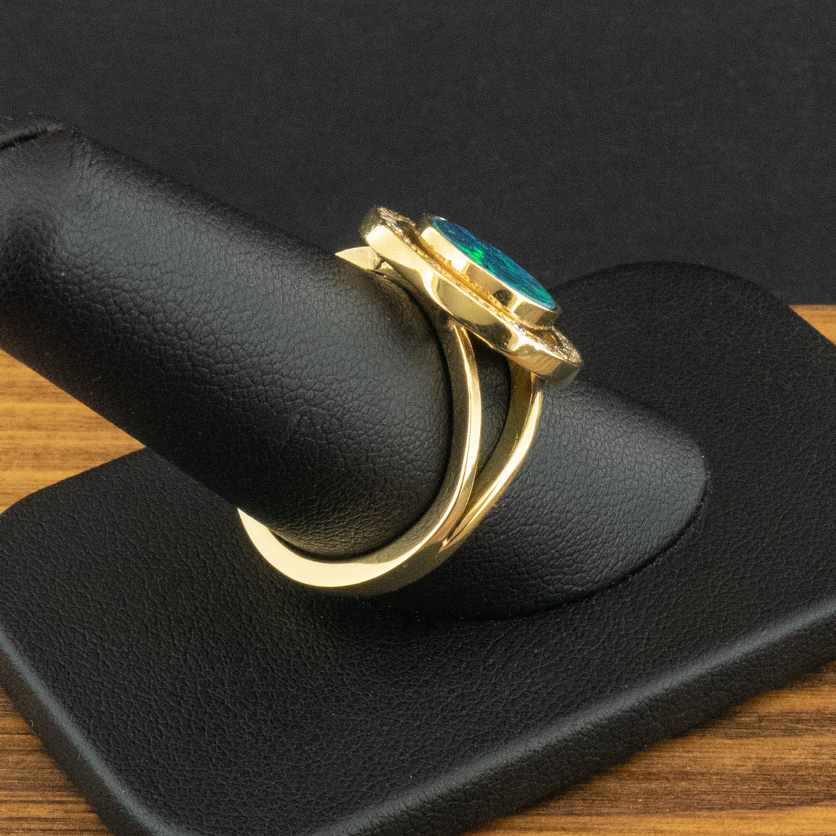 18ct Yellow Gold Opal & Diamond Ring Size R 9.5g