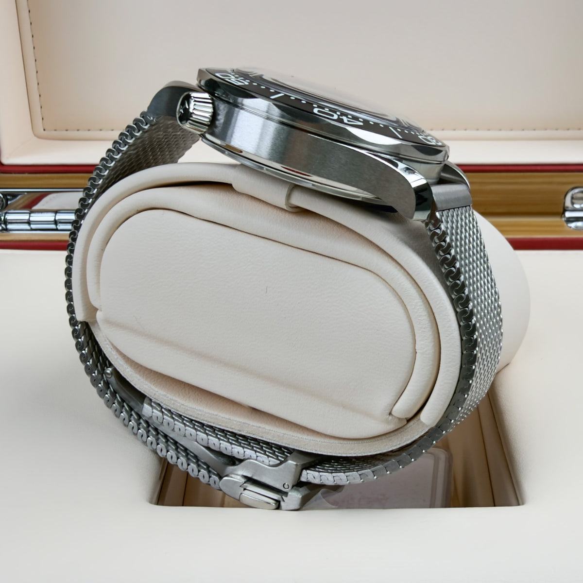 Omega Seamaster Diver 300M Mesh - Unworn with Box and Papers 2026