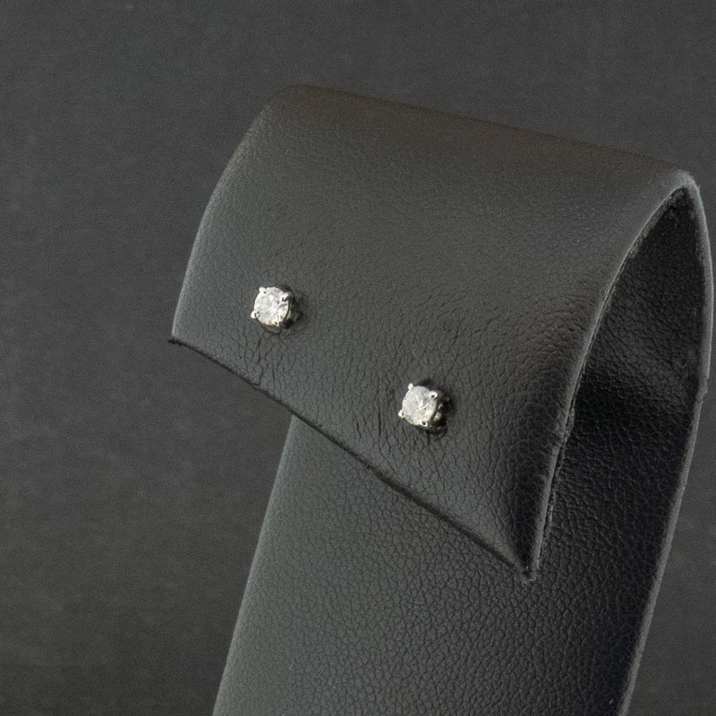 18ct White Gold 0.21ct Diamond Stud Earrings 0.8g