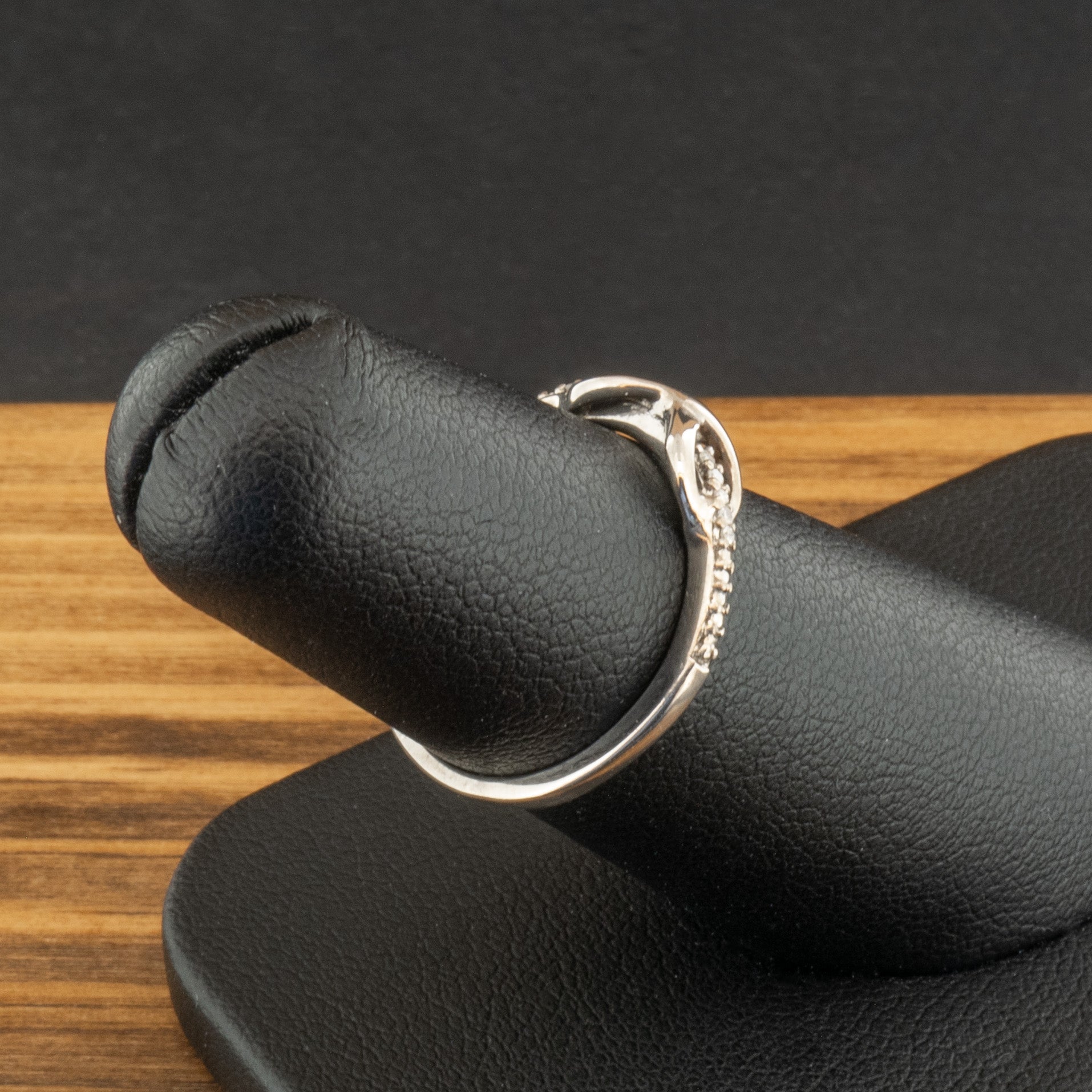 9ct White Gold Diamond Infinity Ring Size K 1.6g
