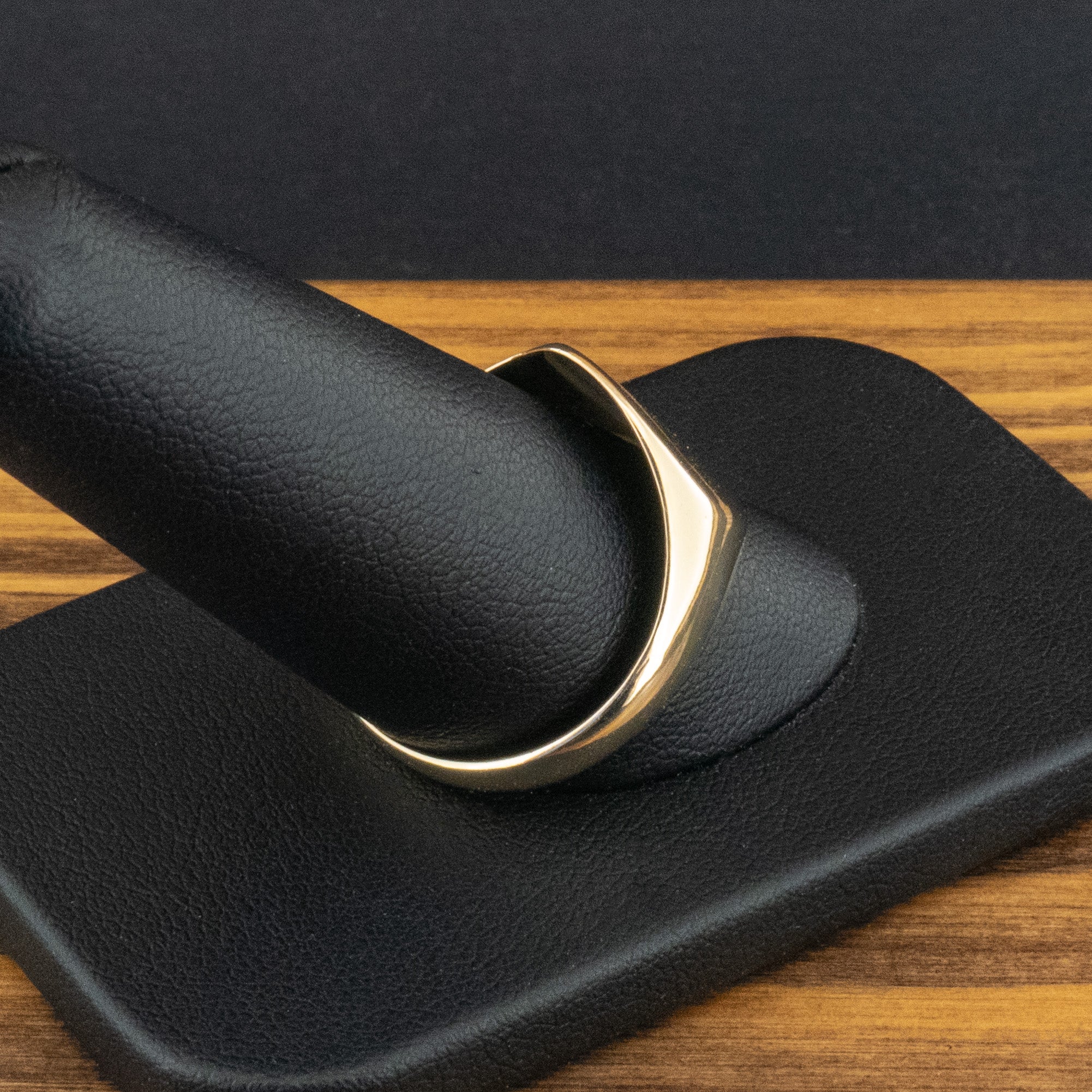 9ct Yellow Gold Cushion Signet Ring Size W 1/2 4g