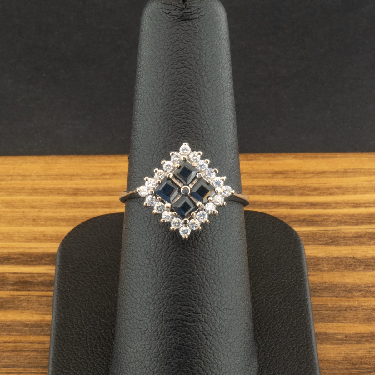9ct White Gold Sapphire & Cubic Zirconia Cluster Ring Size N 2.3g