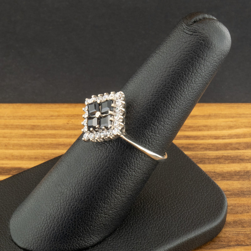 9ct White Gold Sapphire & Cubic Zirconia Cluster Ring Size N 2.3g