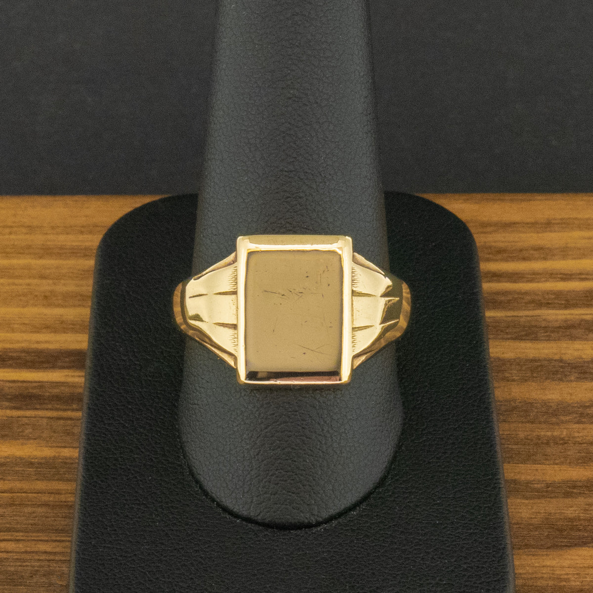 9ct Yellow Gold Rectangle Signet Ring Size V 7.5g