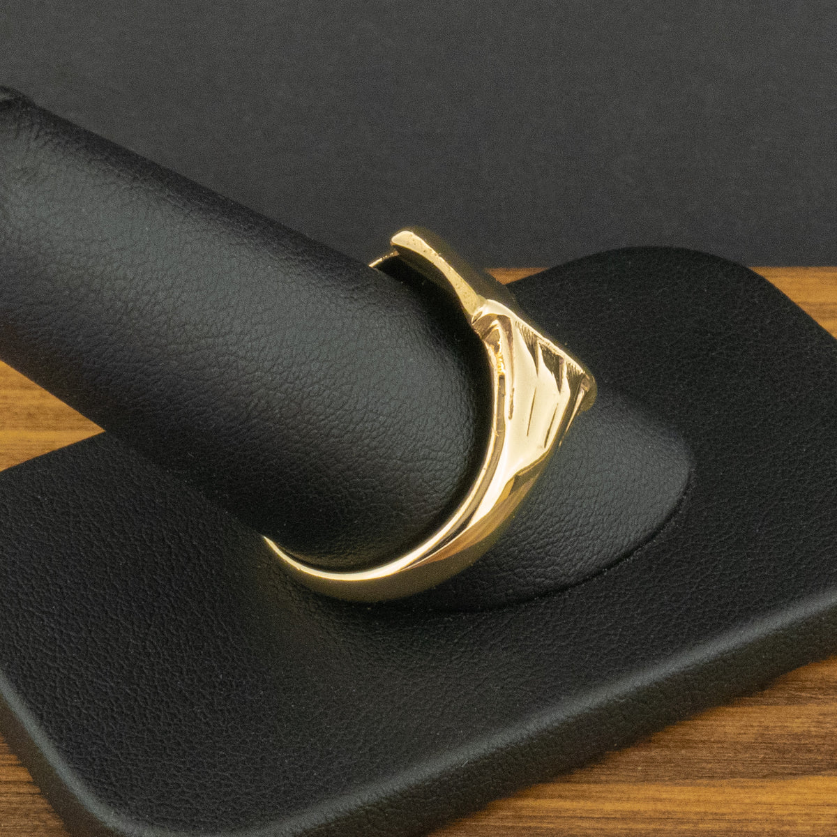 9ct Yellow Gold Rectangle Signet Ring Size V 7.5g