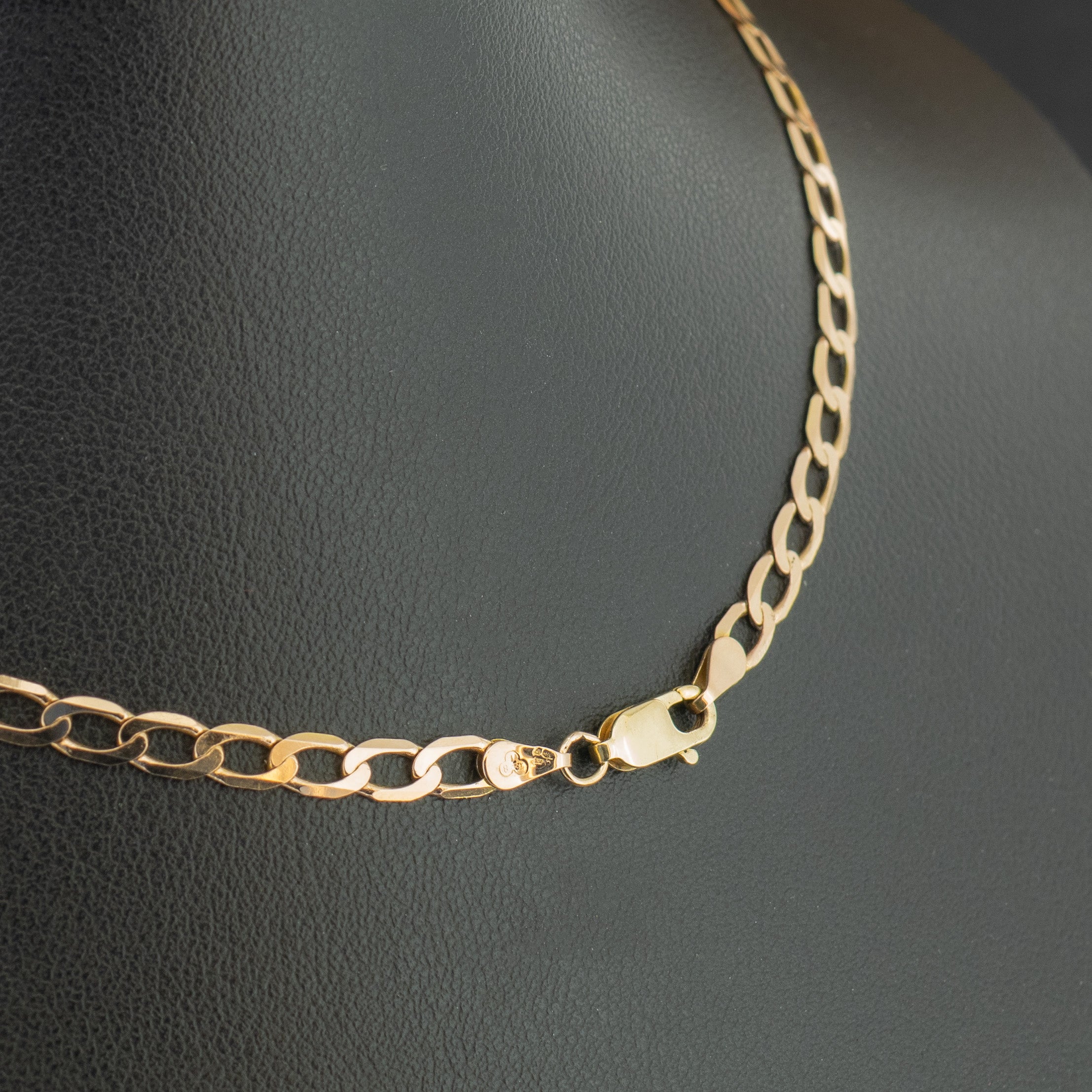 9ct Yellow Gold 24 Inch Curb Chain Necklace 8.1g