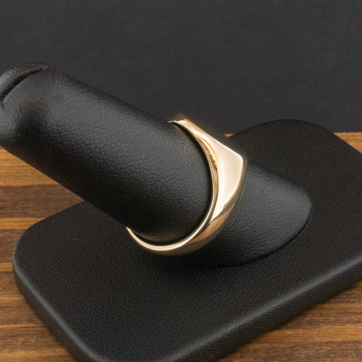 9ct Yellow Gold Signet Ring Size R 7.9g