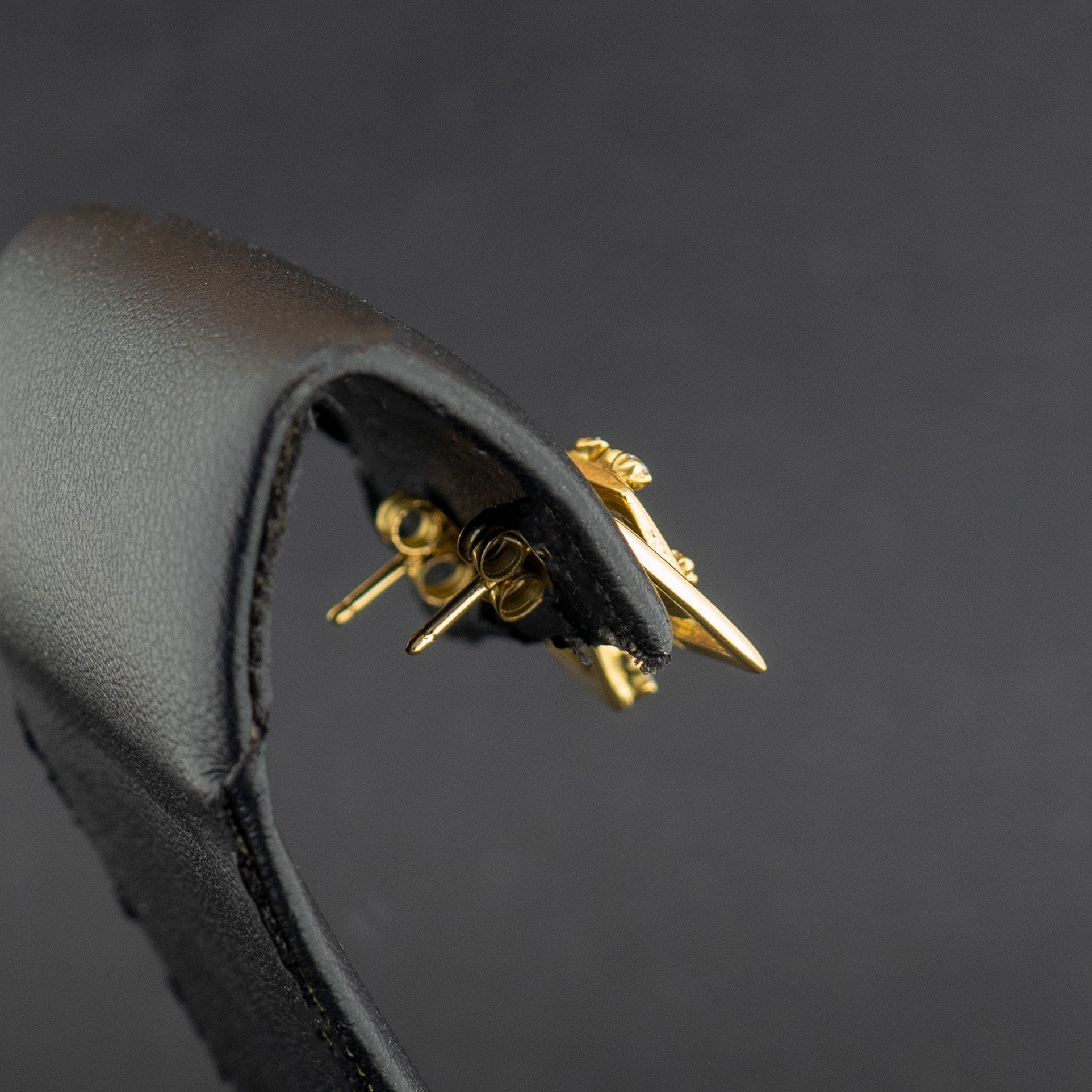 18ct Yellow Gold CZ Geometric Stud Earrings 4.6g