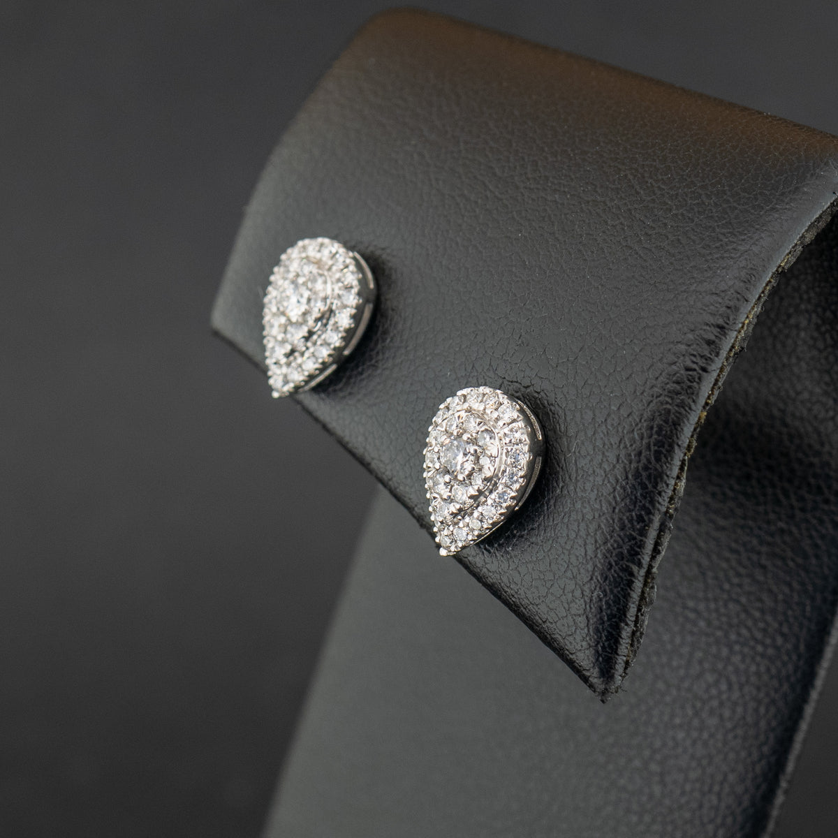 Platinum 1ct Diamond Cluster Stud Earrings 3.3g