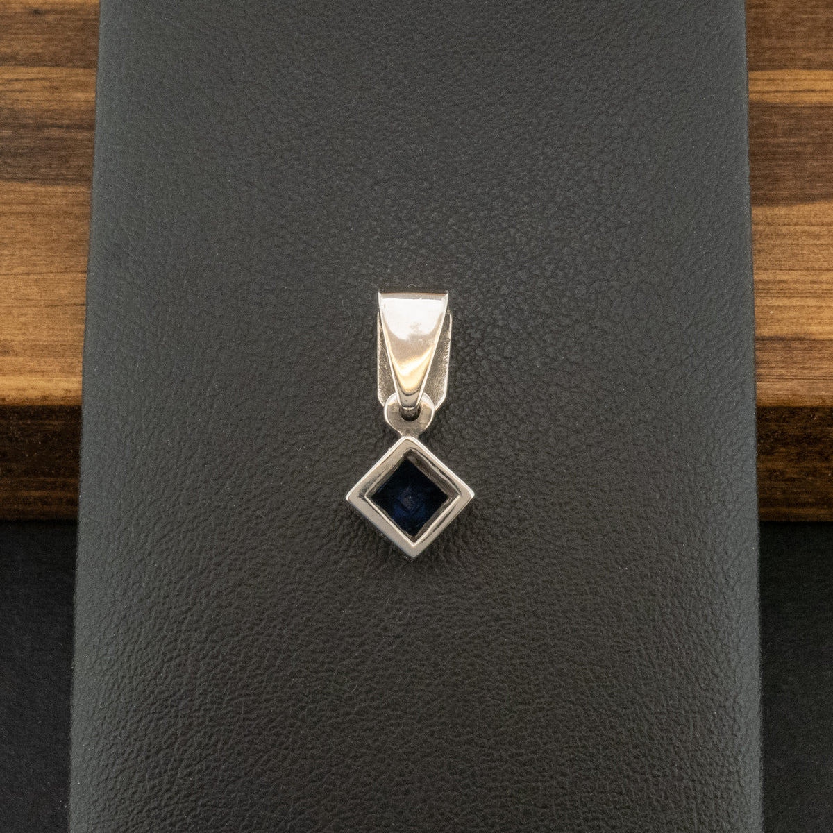 14ct White Gold Sapphire and  Diamond Pendant 2.5g