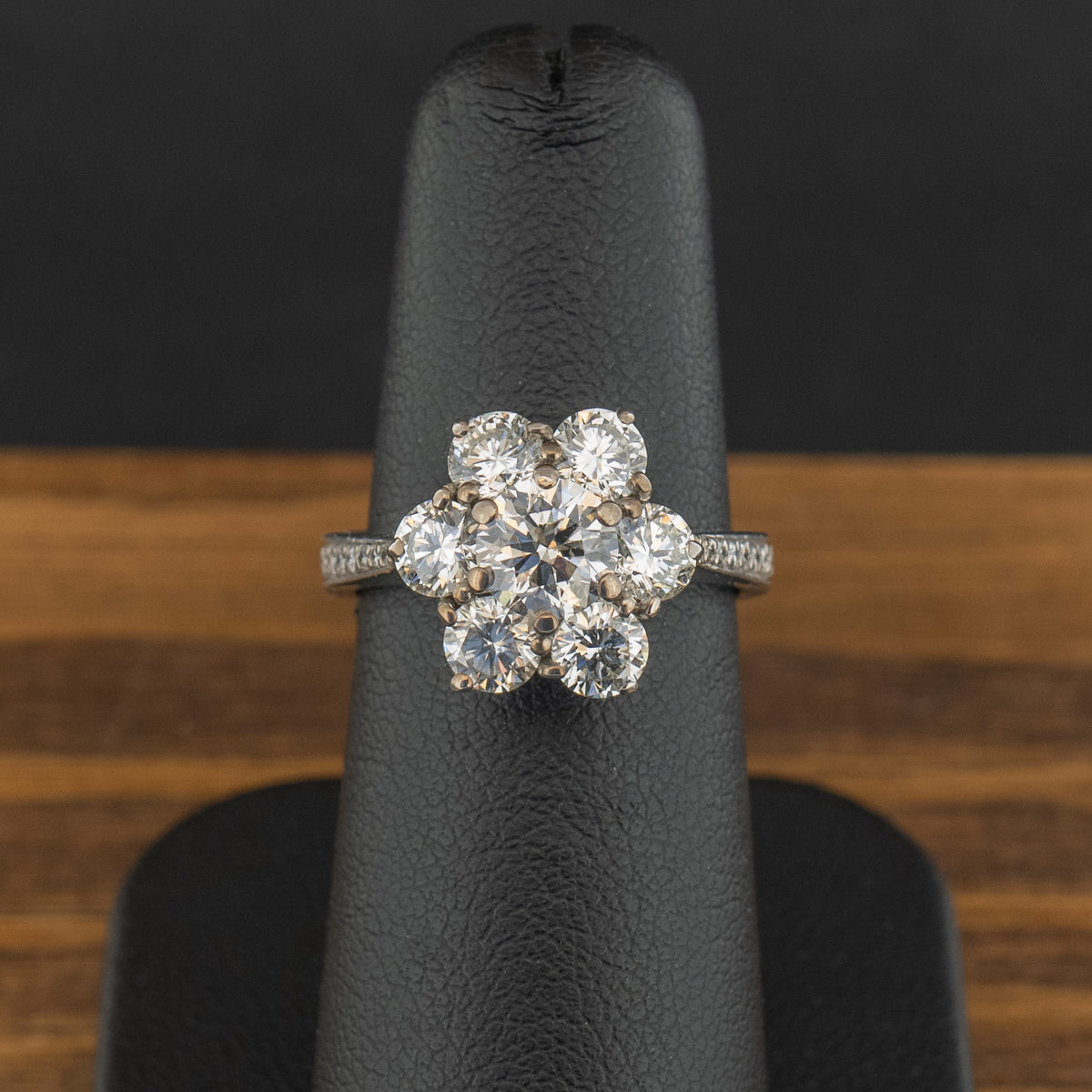 18ct White Gold 1.45ct Diamond Flower Cluster Ring 6.2g Size J