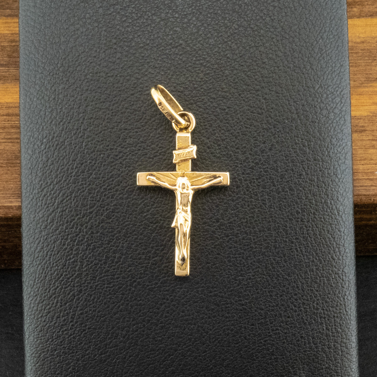 18ct Yellow Gold Crucifix Pendant 1g