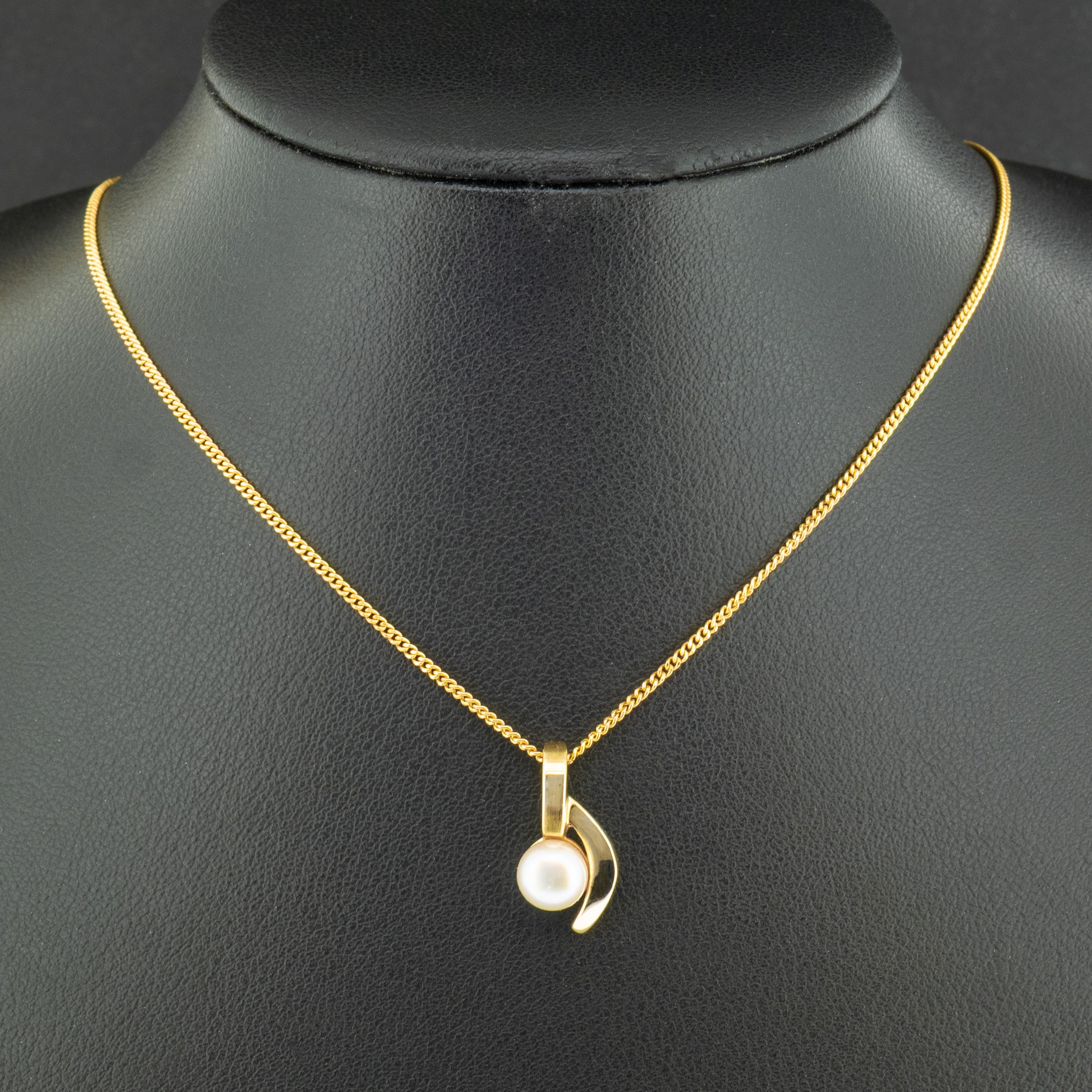 9ct Yellow Gold 18 Inch Pearl Necklace 3.5g