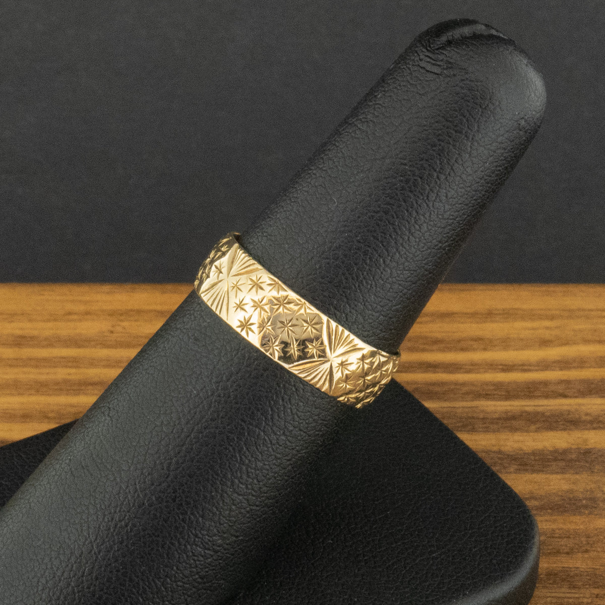 9ct Yellow Gold Patterned Band Ring Size N 2g