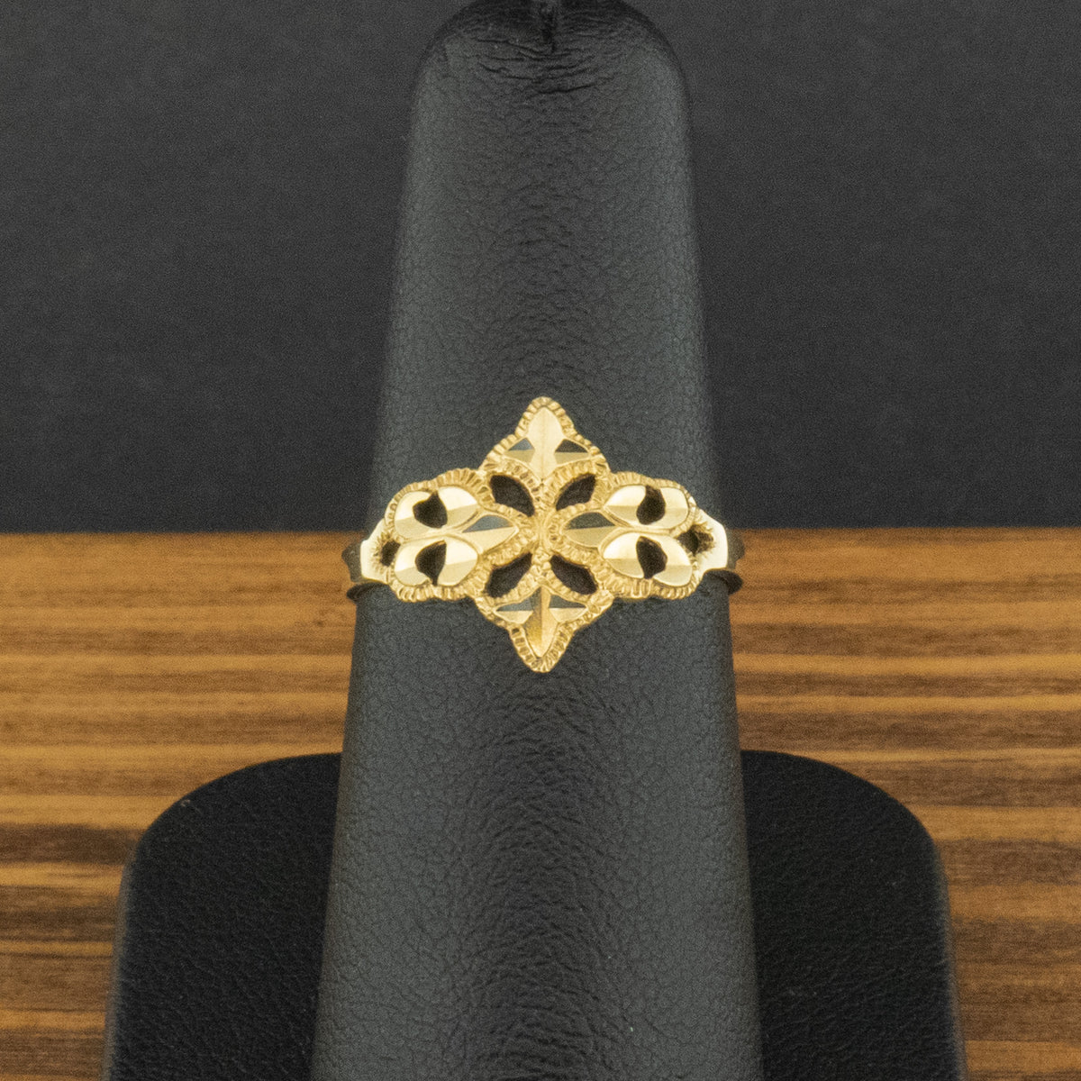 9ct Yellow Gold Celtic Floral Ring Size L 1.3g