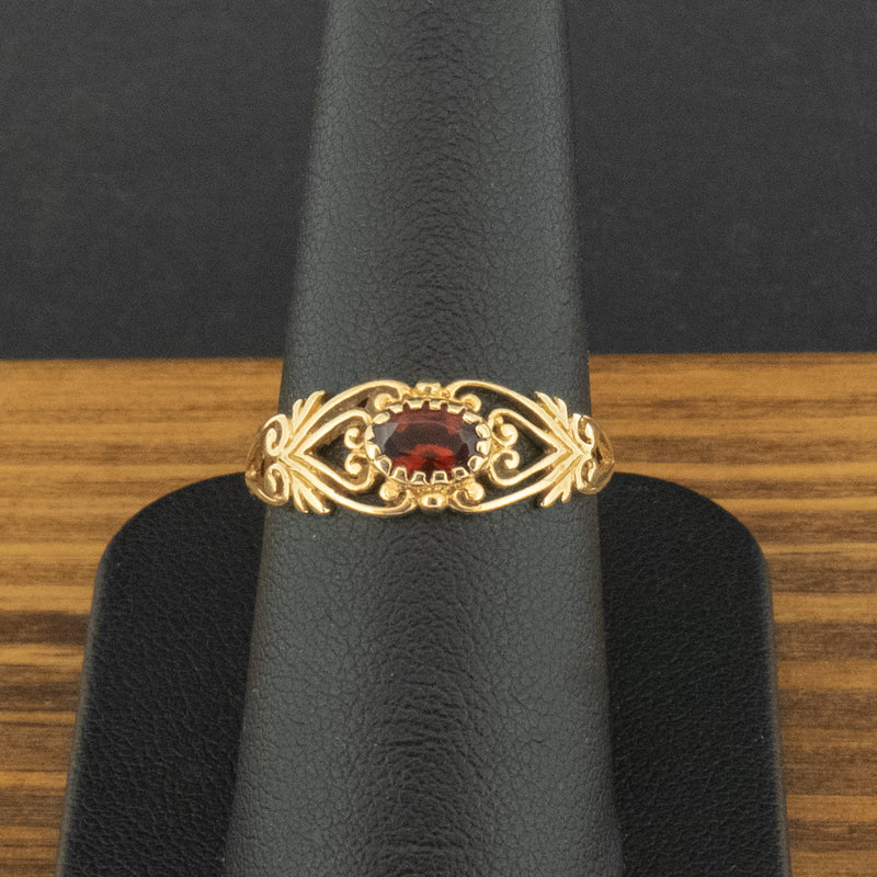 9ct Yellow Gold Garnet Ring Size O 1/2 1.9g