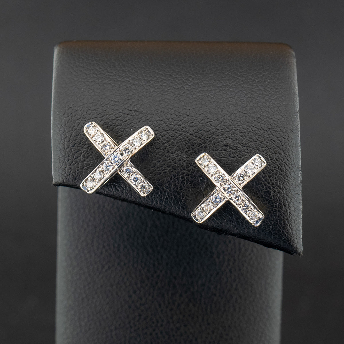 18ct White Gold Diamond Cross Stud Earrings 3.1g