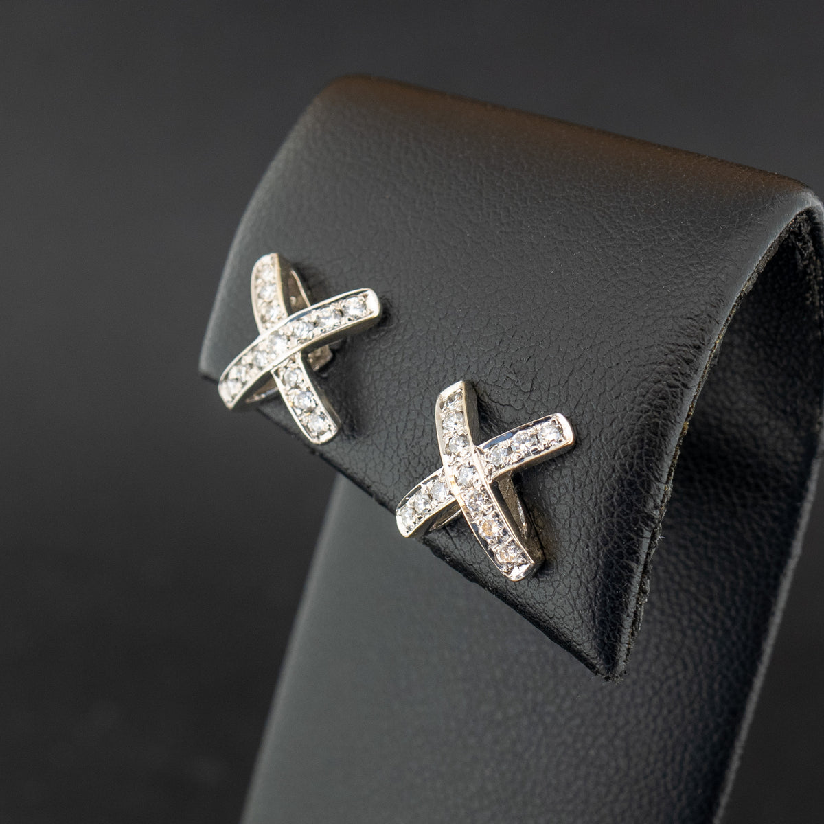 18ct White Gold Diamond Cross Stud Earrings 3.1g