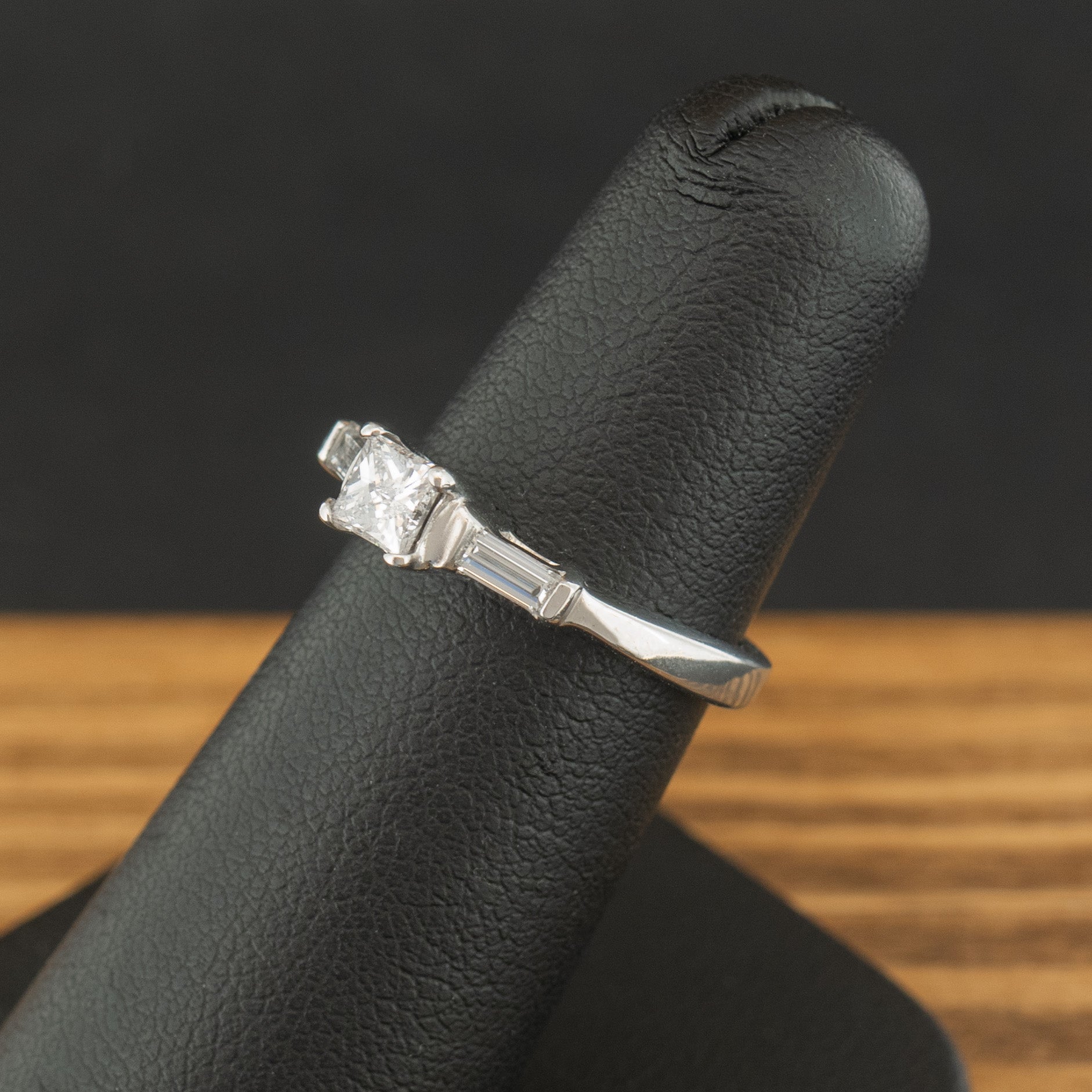 14ct White Gold 0.5ct Princess Cut Diamond Trilogy Ring Size J 3.2g