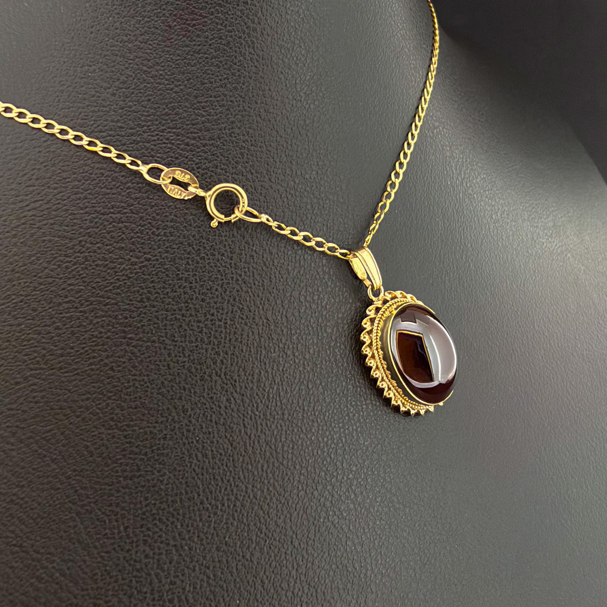 9ct Yellow Gold 18 Inch Red Stone Pendant Necklace 3.1g