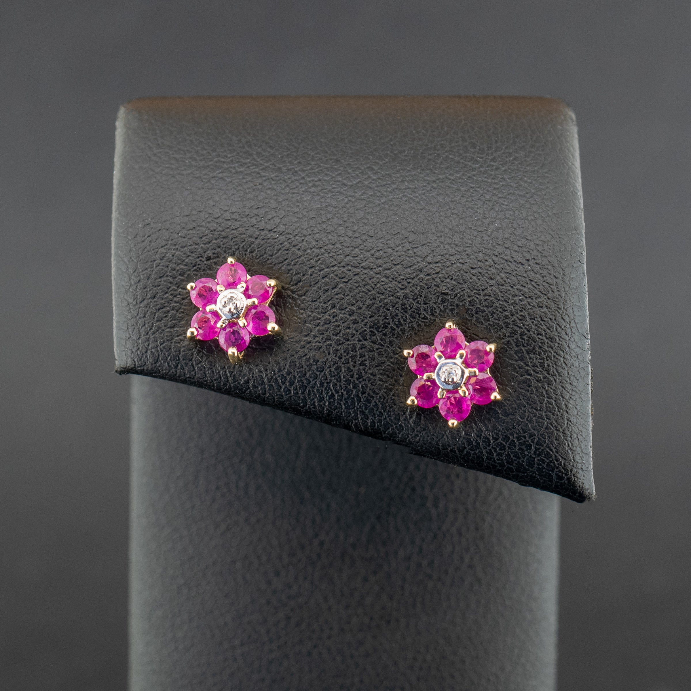 9ct Yellow Gold Ruby and Diamond Flower Stud Earrings 1.3g