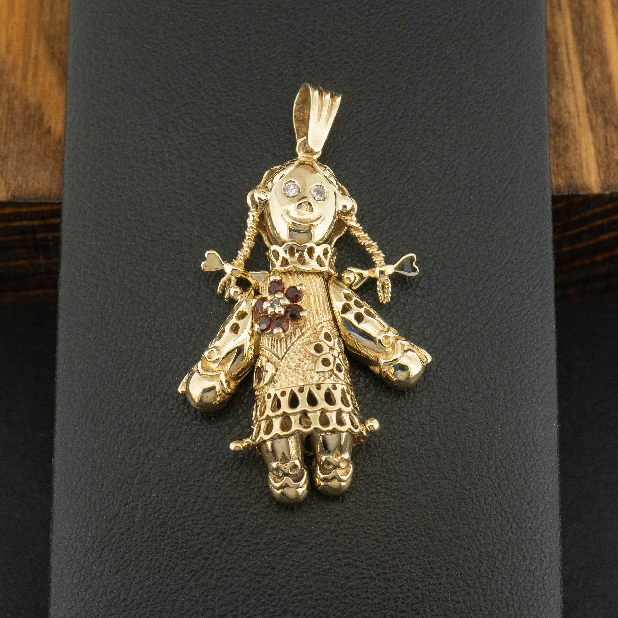 9ct Yellow Gold Garnet Doll Pendant 6.3g
